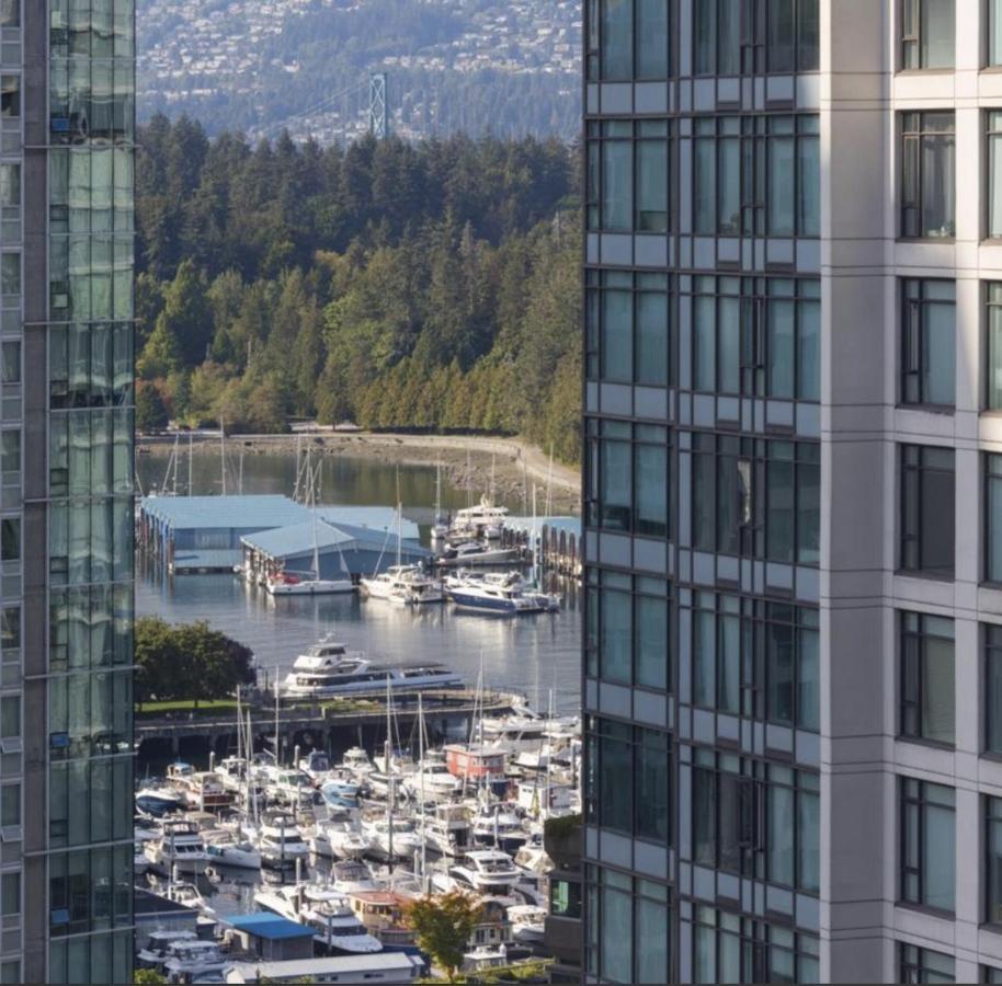 Robson & Granville Luxury Suite Vancouver Bagian luar foto