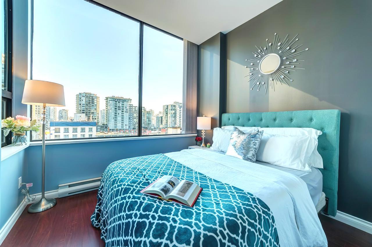 Robson & Granville Luxury Suite Vancouver Bagian luar foto